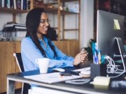 https://www.lemediasocial-emploi.fr/media/cache/articles_thumbnail/uploads/images/articles-small/60ef59bac9463_Conseils_Préparer entretien en visio.jpeg